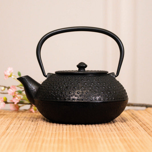 Kleine gusseiserne Teekanne – "Koishi" (0,8 Liter)